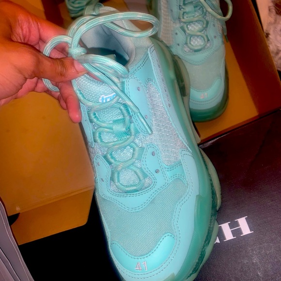 BALENCIAGA men size 41 (8 US) Mint color - Picture 3 of 9